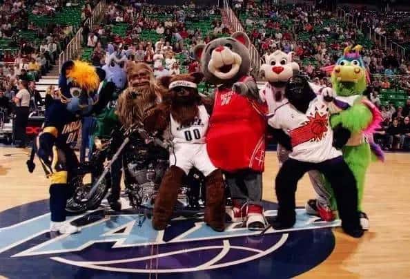 What are the NBA Mascot Salaries 2022? (Highest & Average)