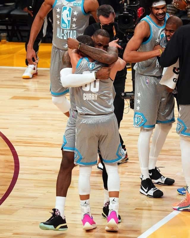 Stephen Curry and LeBron James Hug